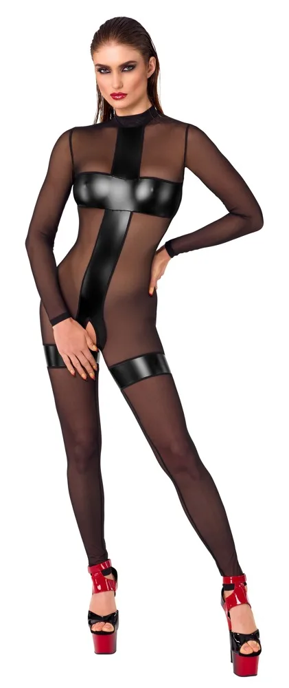 Noir zwarte transparante jumpsuit met wetlook banen en ingewerkte jarretels, gedragen door model
